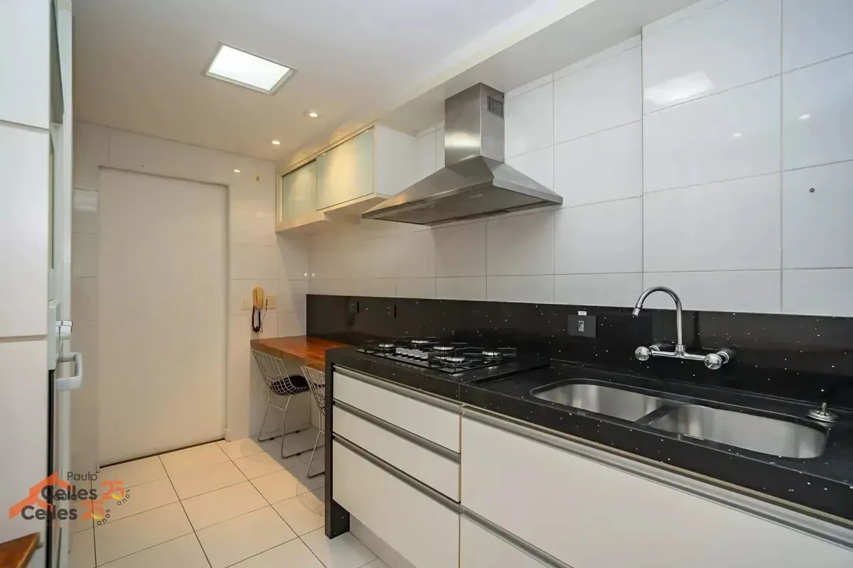 3-bedroom apartment with a grill on the balcony in Curitiba — photo 2