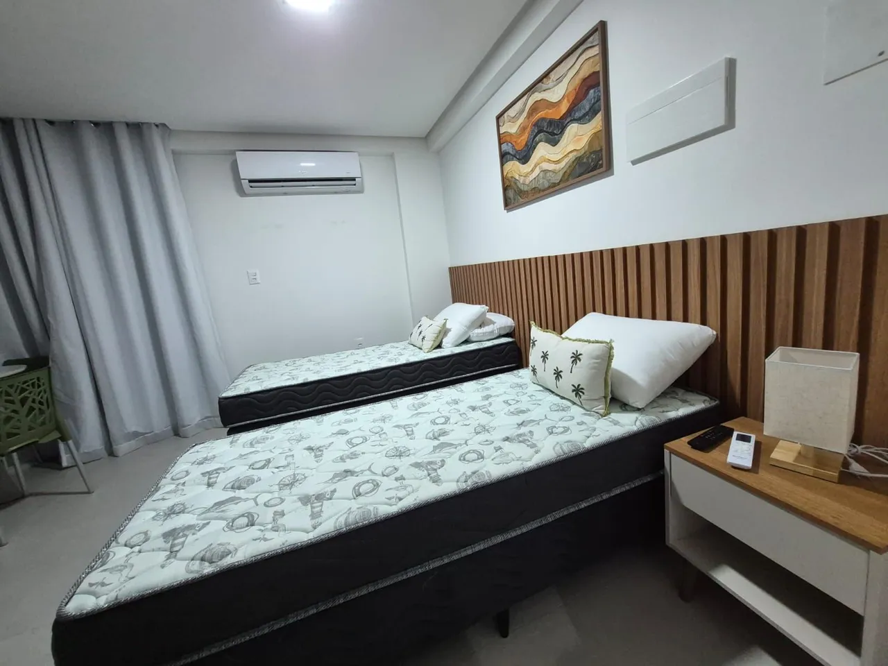 1-bedroom apartment with a compact kitchen and microwave — photo 3