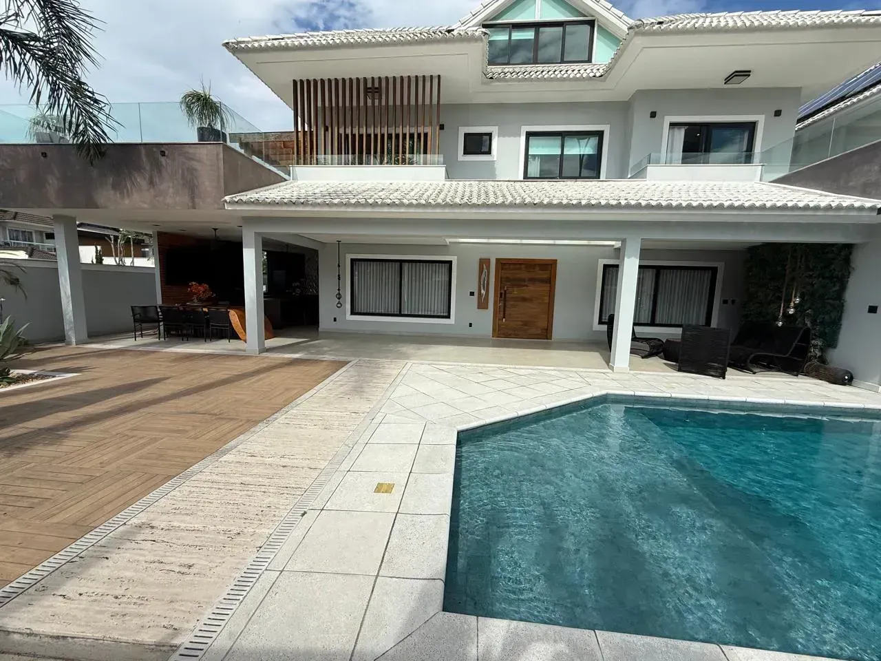 Furnished house with open-plan kitchen, 380 m² — photo 2