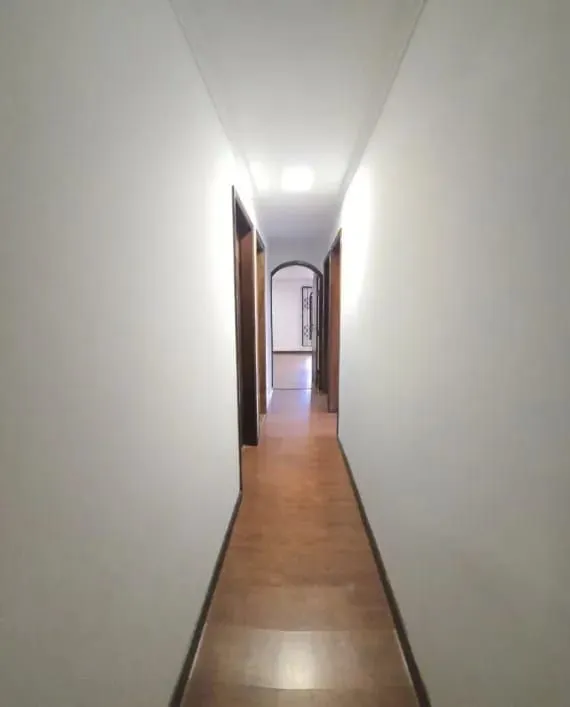 3 quartos e piso de madeira ou laminado: casa de 200 m² — photo 8