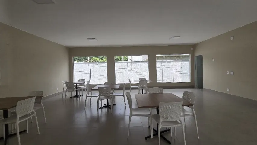 Apartamento sem mobília com cozinha separada e varanda — photo 17