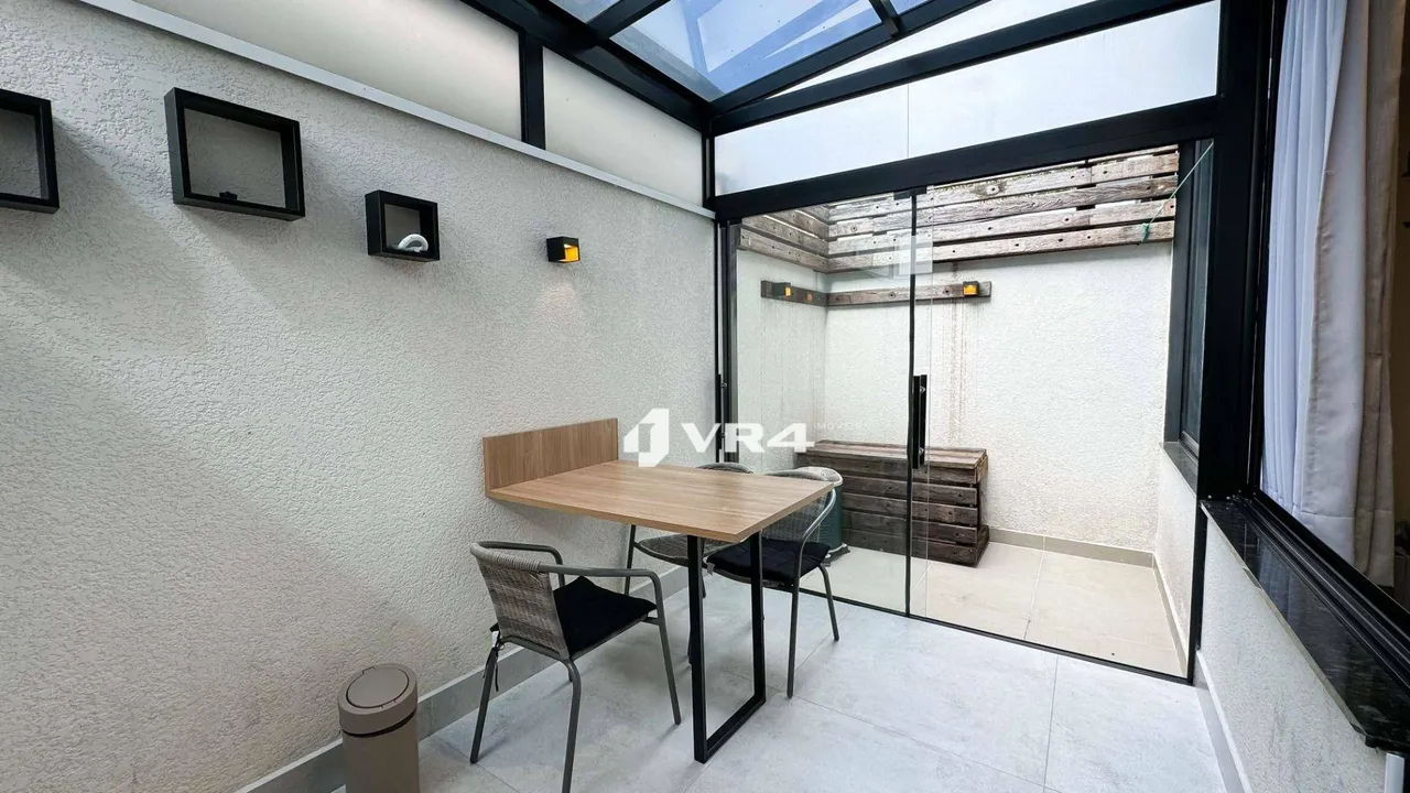 Furnished 33 m² studio with 1 bedroom and a balcony — photo 8