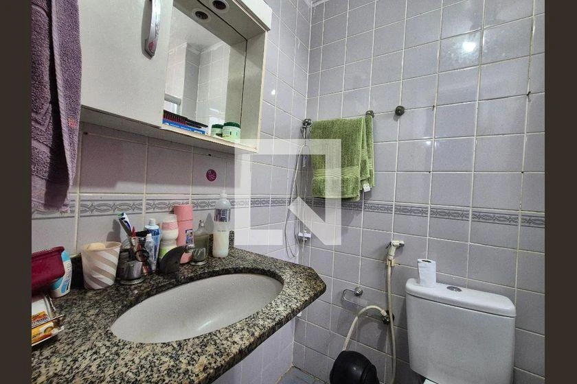 Furnished 3-bedroom apartment with glass balcony — photo 14