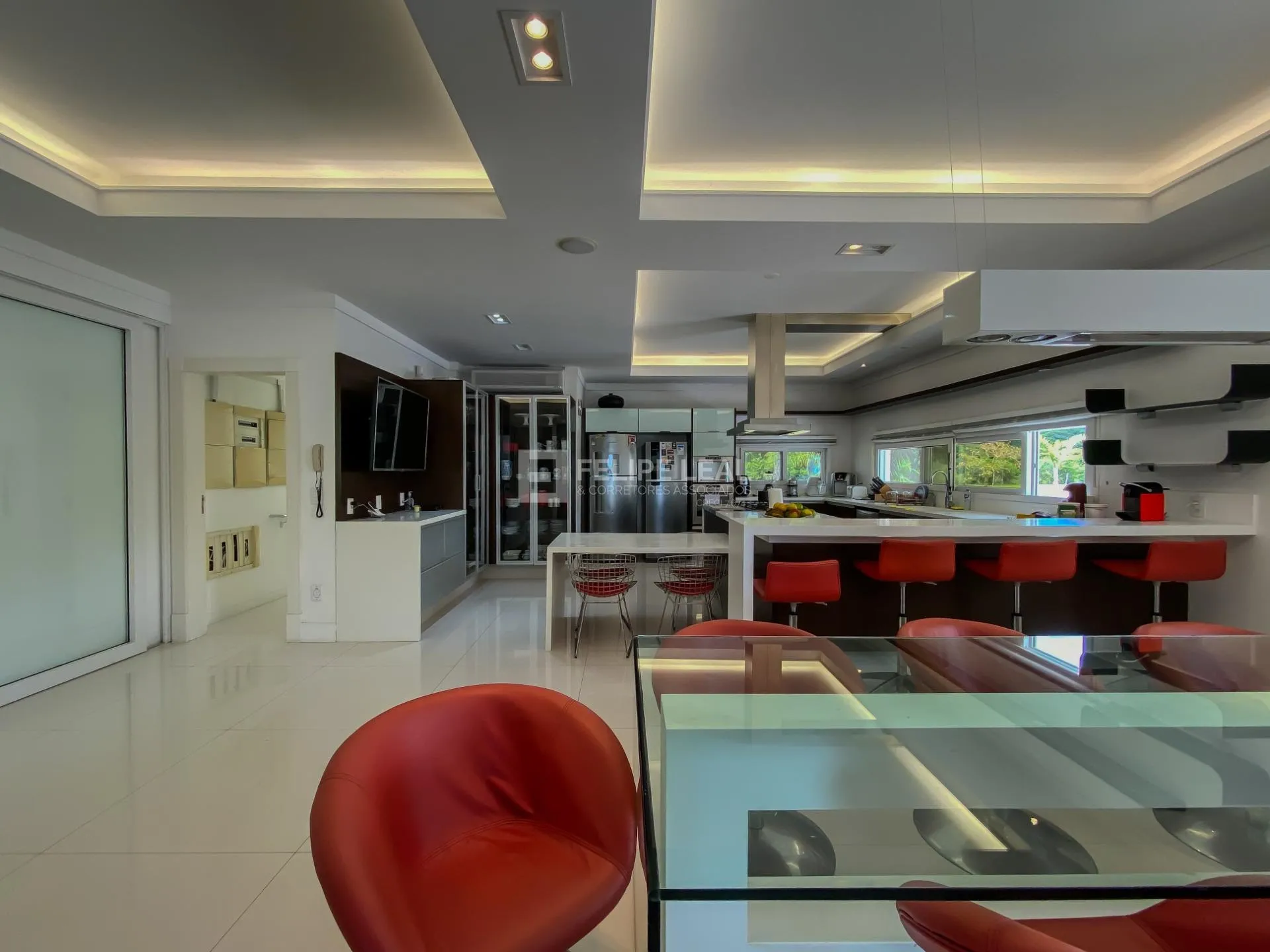 Casa em condomínio com 9 dormitórios e 8 suítes — photo 47