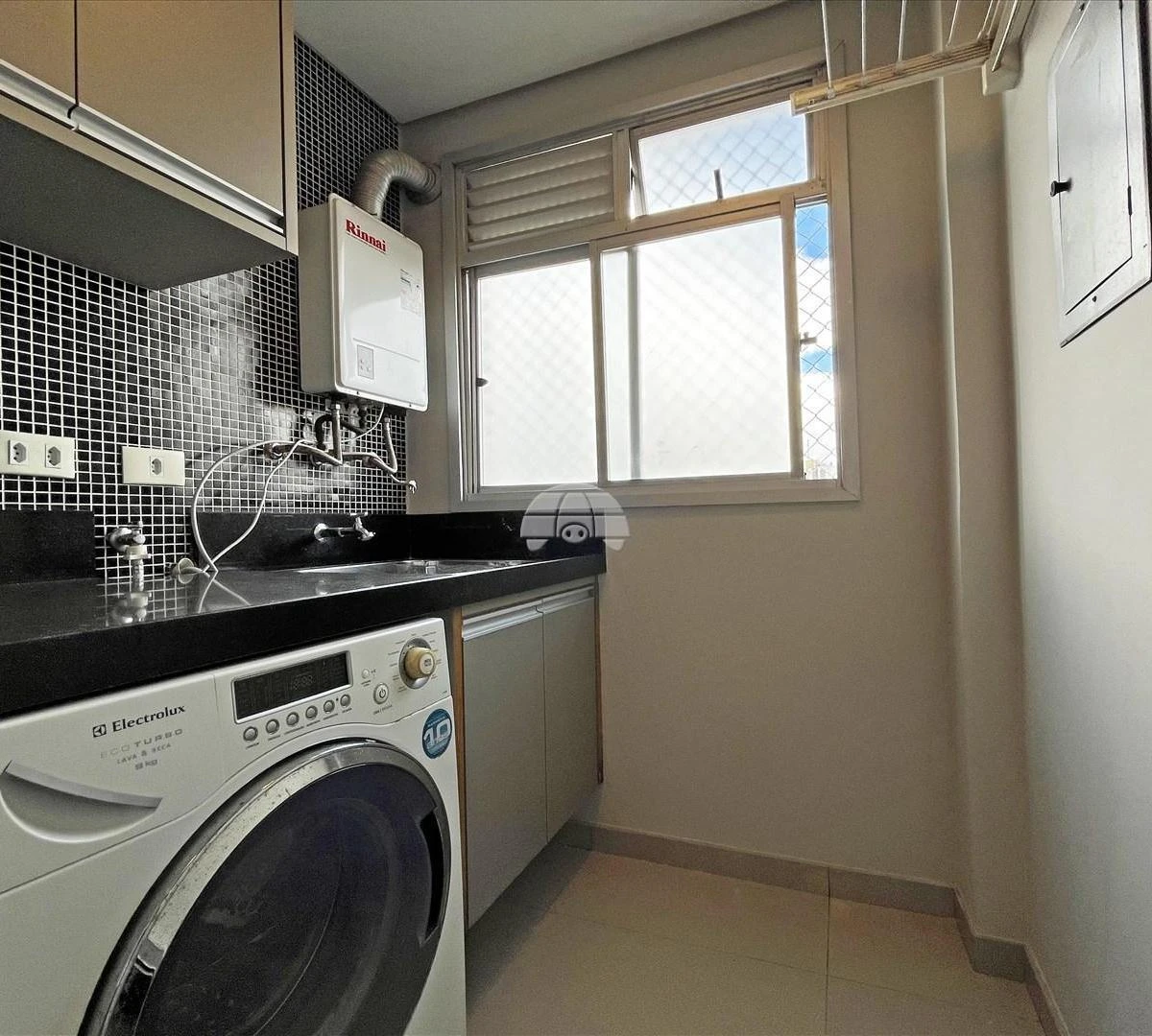 2-bedroom apartment with a washing machine in Curitiba — photo 4