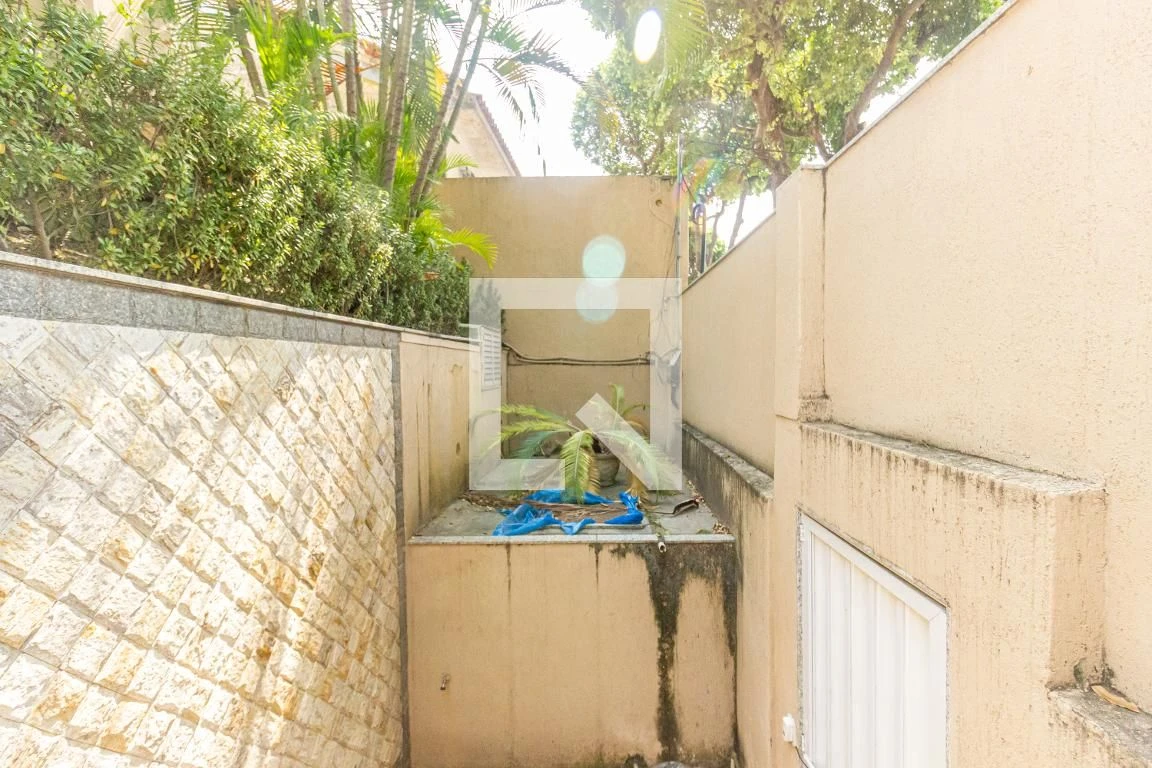 420 m² house with a jacuzzi and a private pool — photo 38