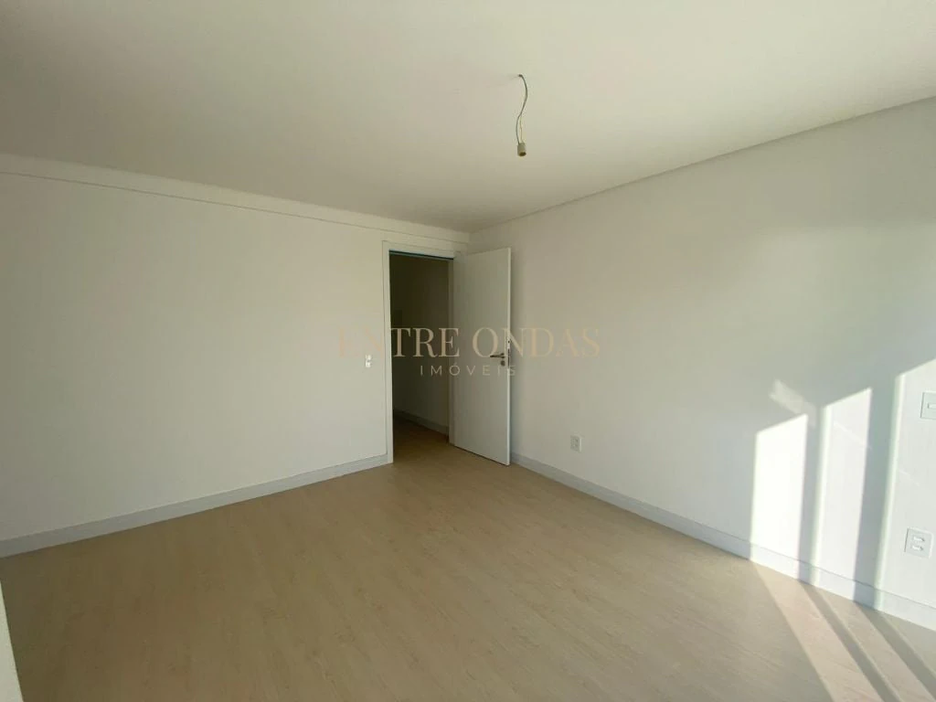 Duplex apartment with enclosed balcony and open kitchen — photo 5