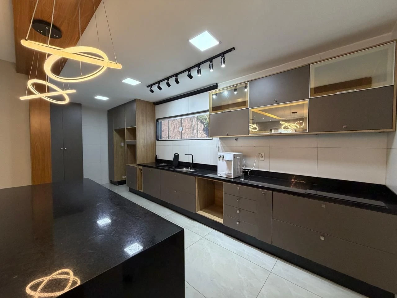 Casa em condomínio com 5 quartos e cozinha integrada — photo 16