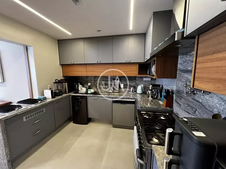 Furnished 3-bedroom apartment with 155 m² — photo 25