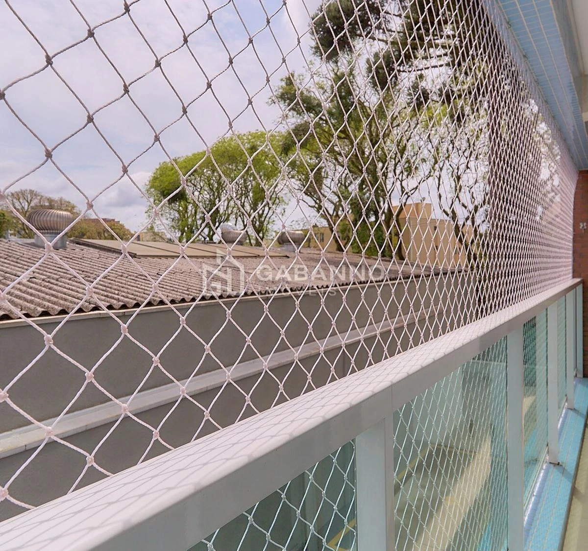Furnished apartment, 69 m², with a glass-enclosed balcony — photo 32