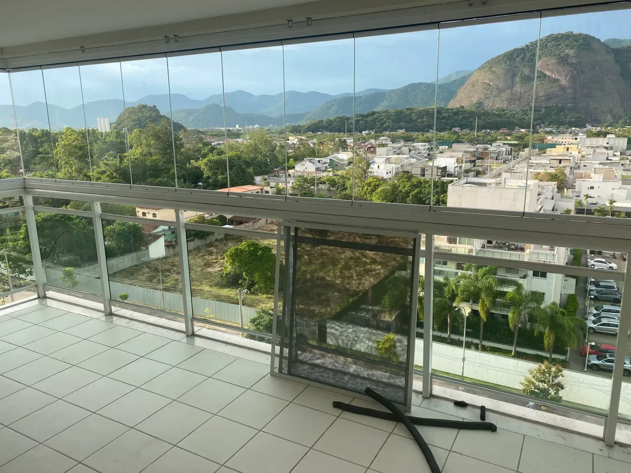 Furnished apartment, 91 m², with a glass-enclosed balcony