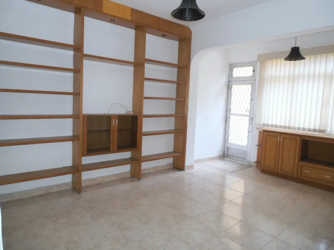 Unfurnished 2-bedroom apartment with balcony — photo 2