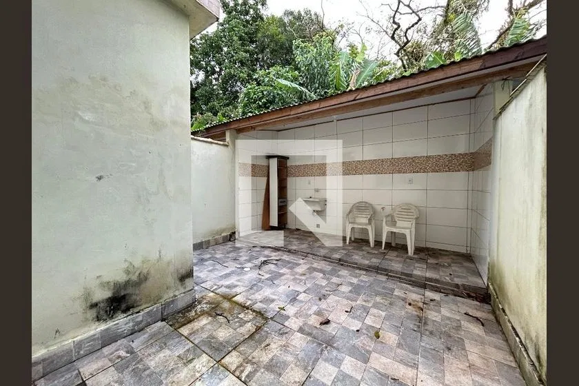 Furnished house with 2 en-suite bedrooms and private yard — photo 28