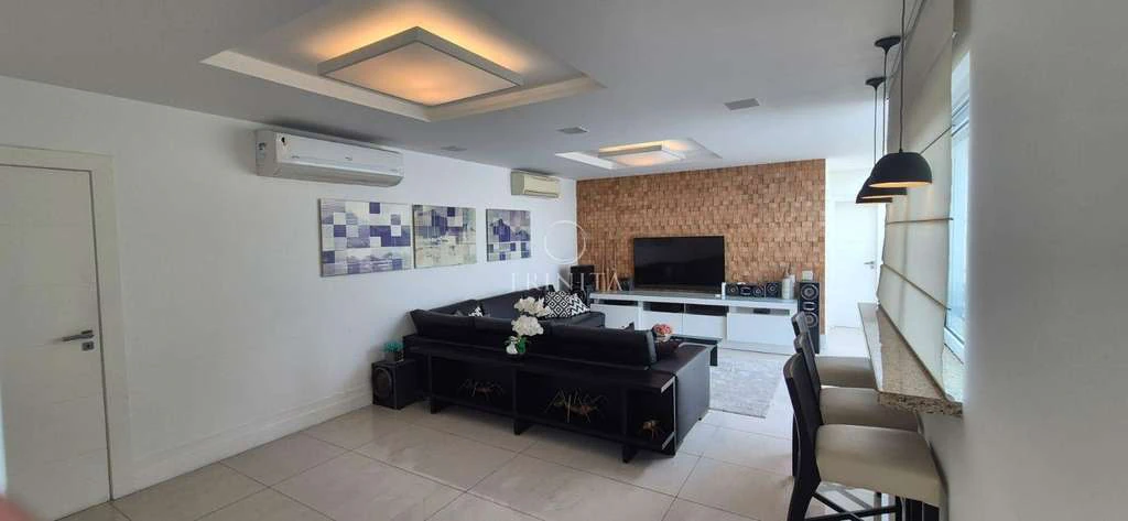 Furnished apartment with 4 en-suite bedrooms and balcony — photo 21