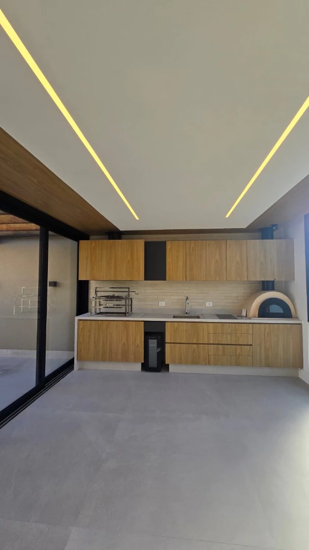220 m² house with 5 bedrooms and a private BBQ — photo 3
