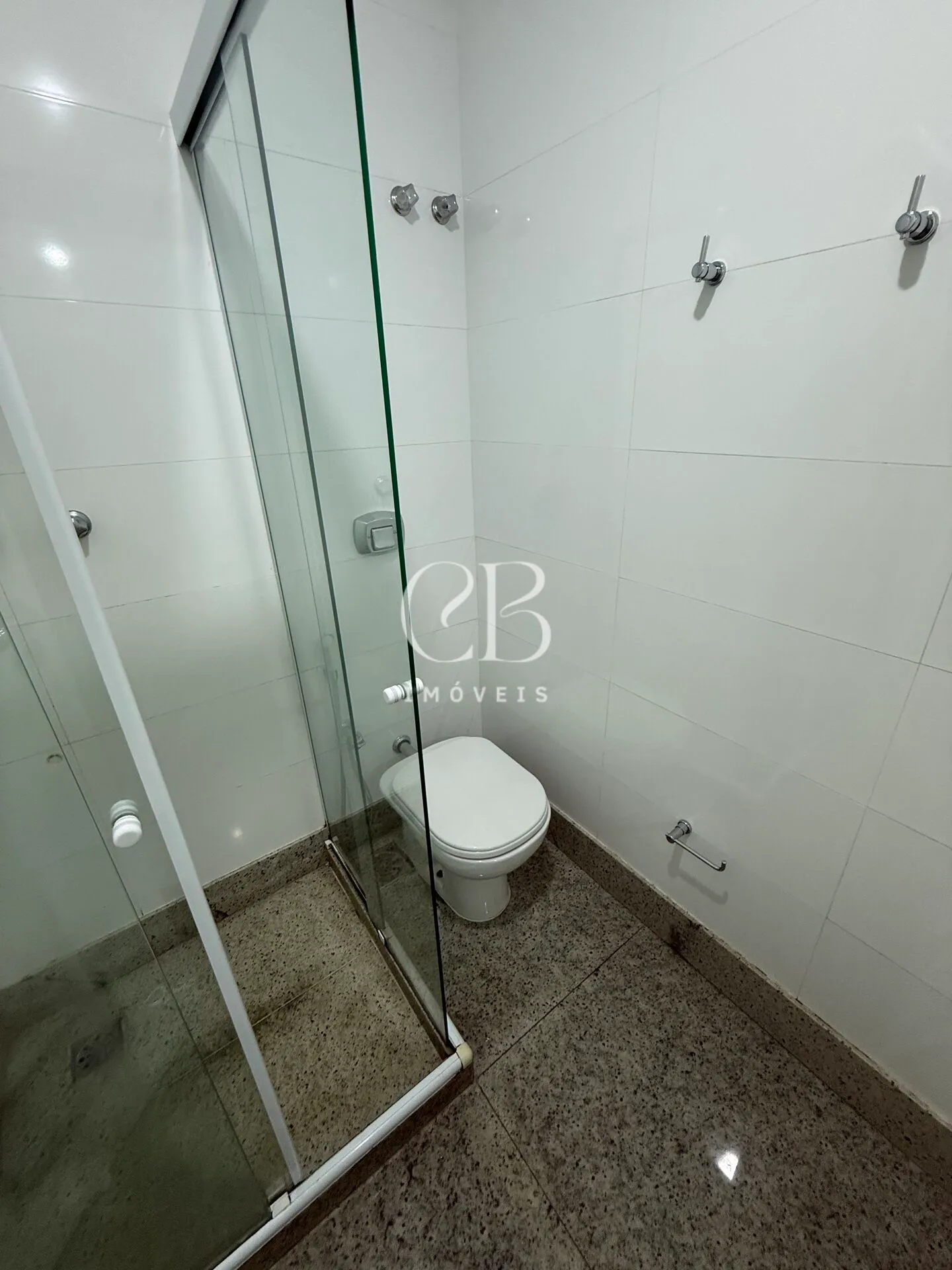 Apartment with 4 bedrooms and a balcony in great condition — photo 20