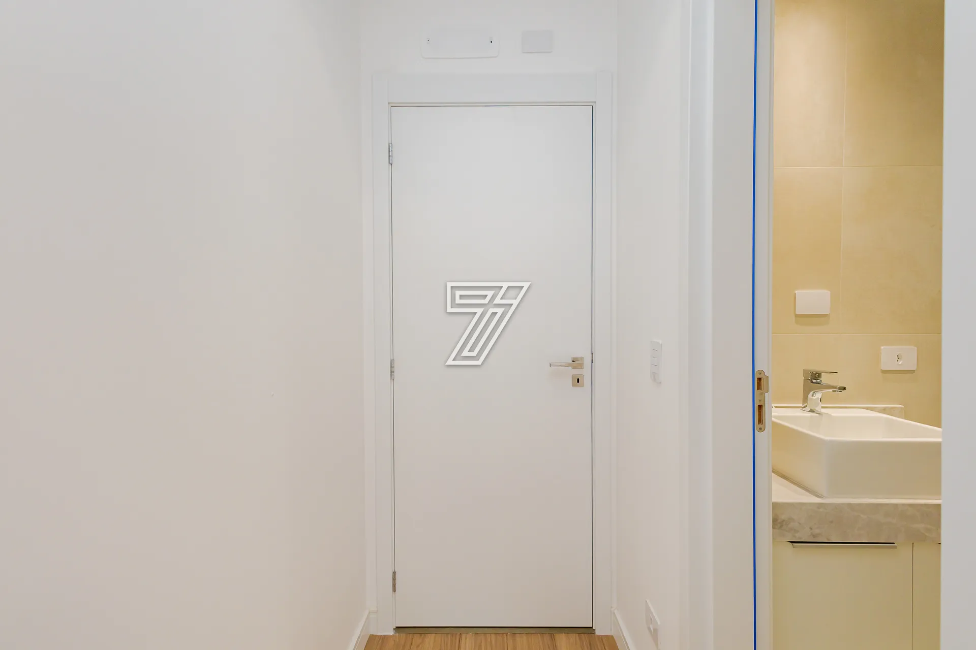 2-bedroom apartment with suite, open kitchen and 2 parking — photo 35