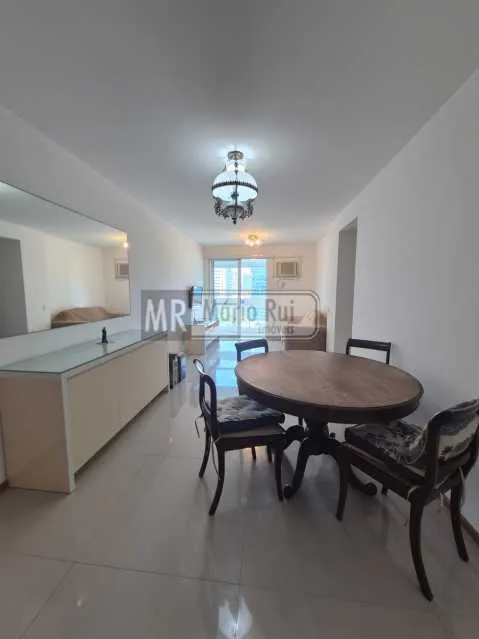 4-bedroom apartment with a closed-off kitchen — photo 8