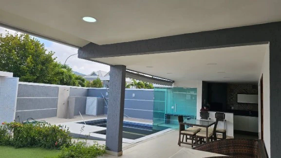 458 m² house with 6 bedrooms and a private BBQ area — photo 4