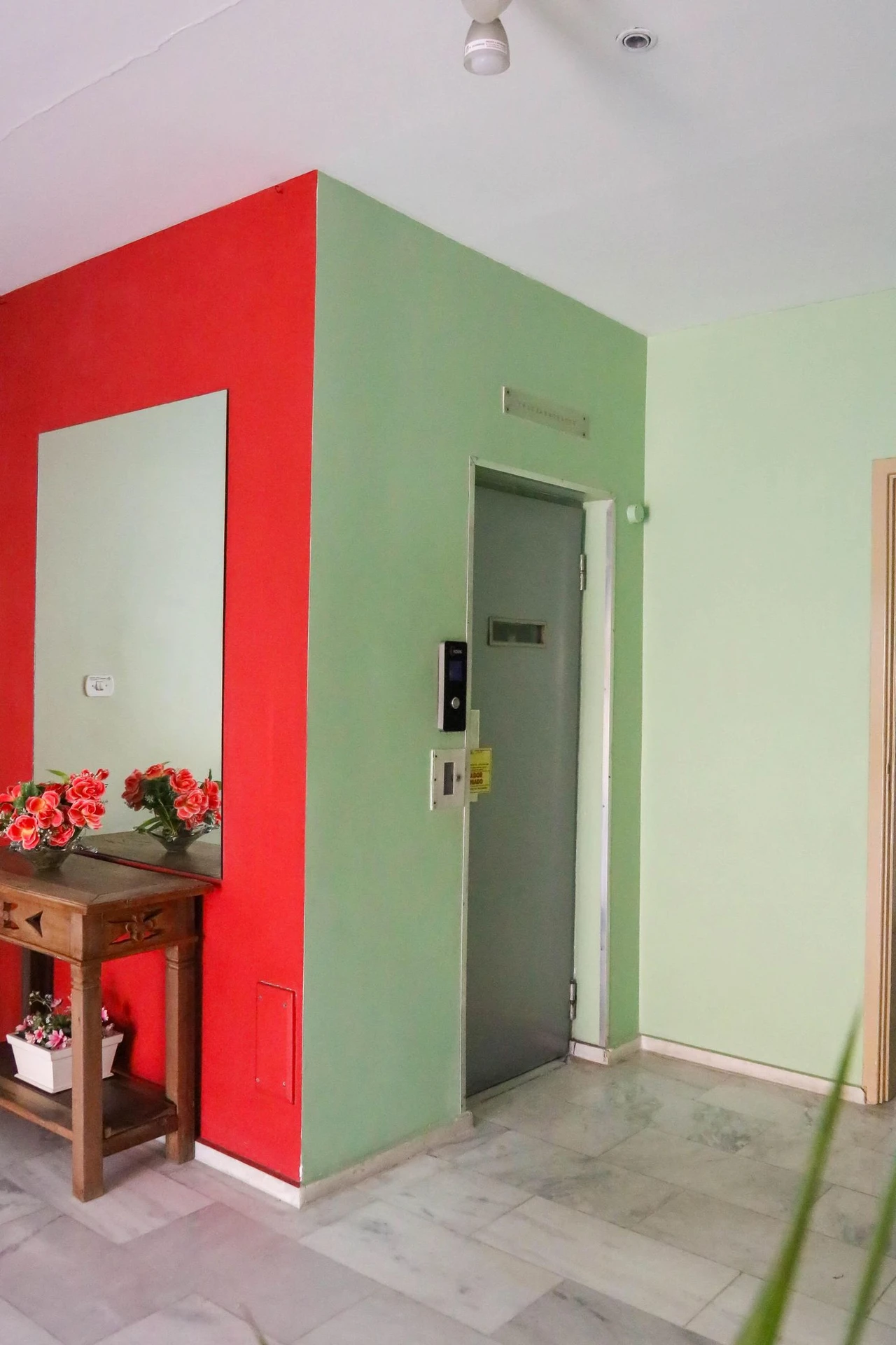 Apartment with 2 bedrooms and an enclosed glass balcony — photo 6