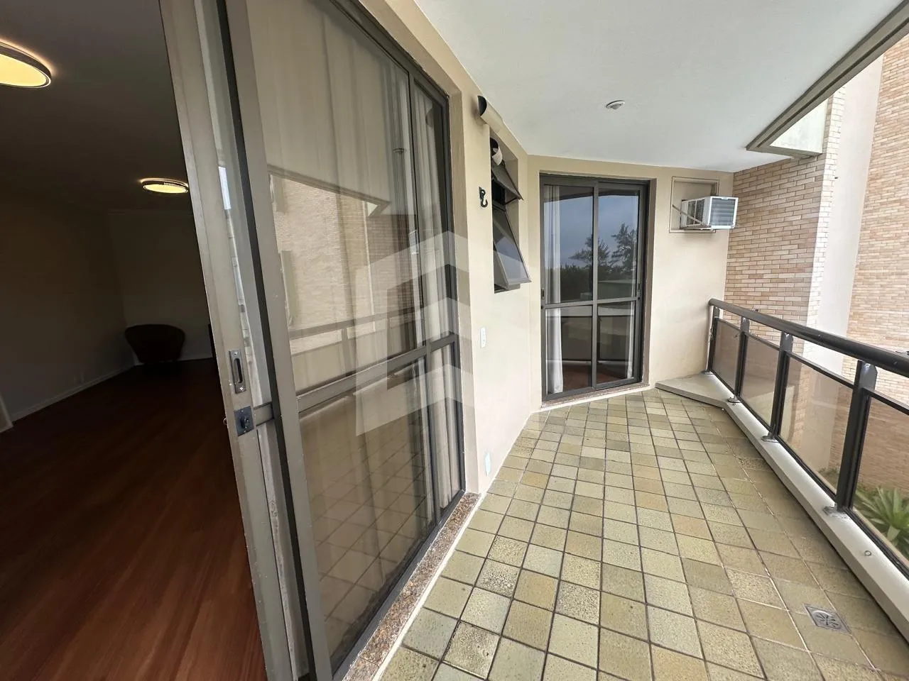 1 quarto e piso de madeira ou laminado: apartamento de 65 m² — photo 11