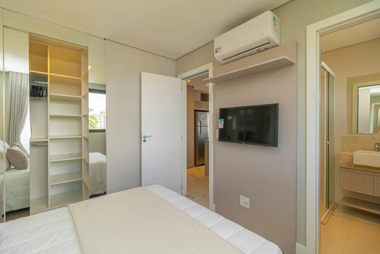 Furnished 1-bedroom apartment with open-plan kitchen
