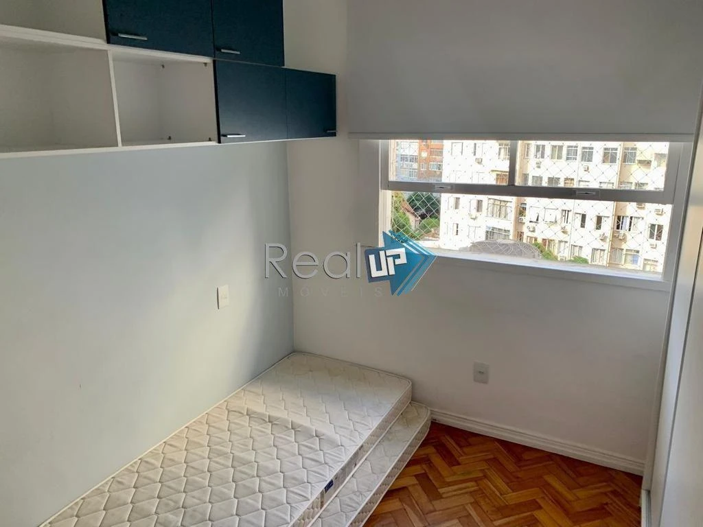 Wood or laminate floors in a 2-bedroom apartment, 80 m² — photo 24