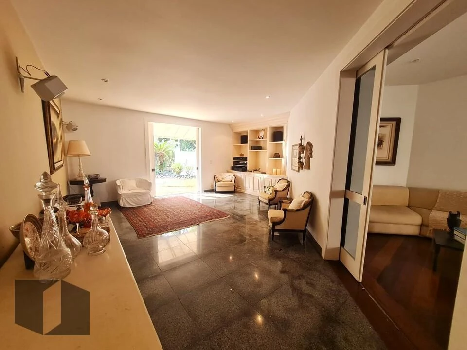 690 m² house with 6 bedrooms and balcony grill — photo 13