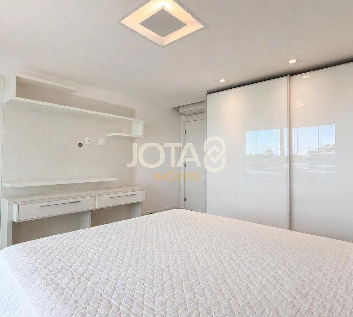 Bañera y 4 dormitorios: departamento de 323 m² — photo 17