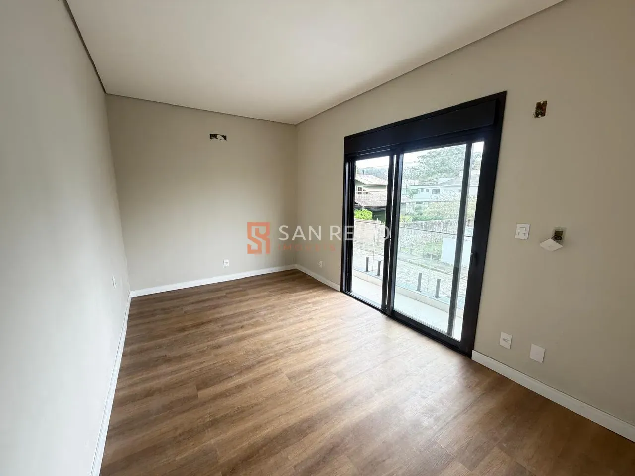 House, 158 m², with a glass-enclosed balcony — photo 15