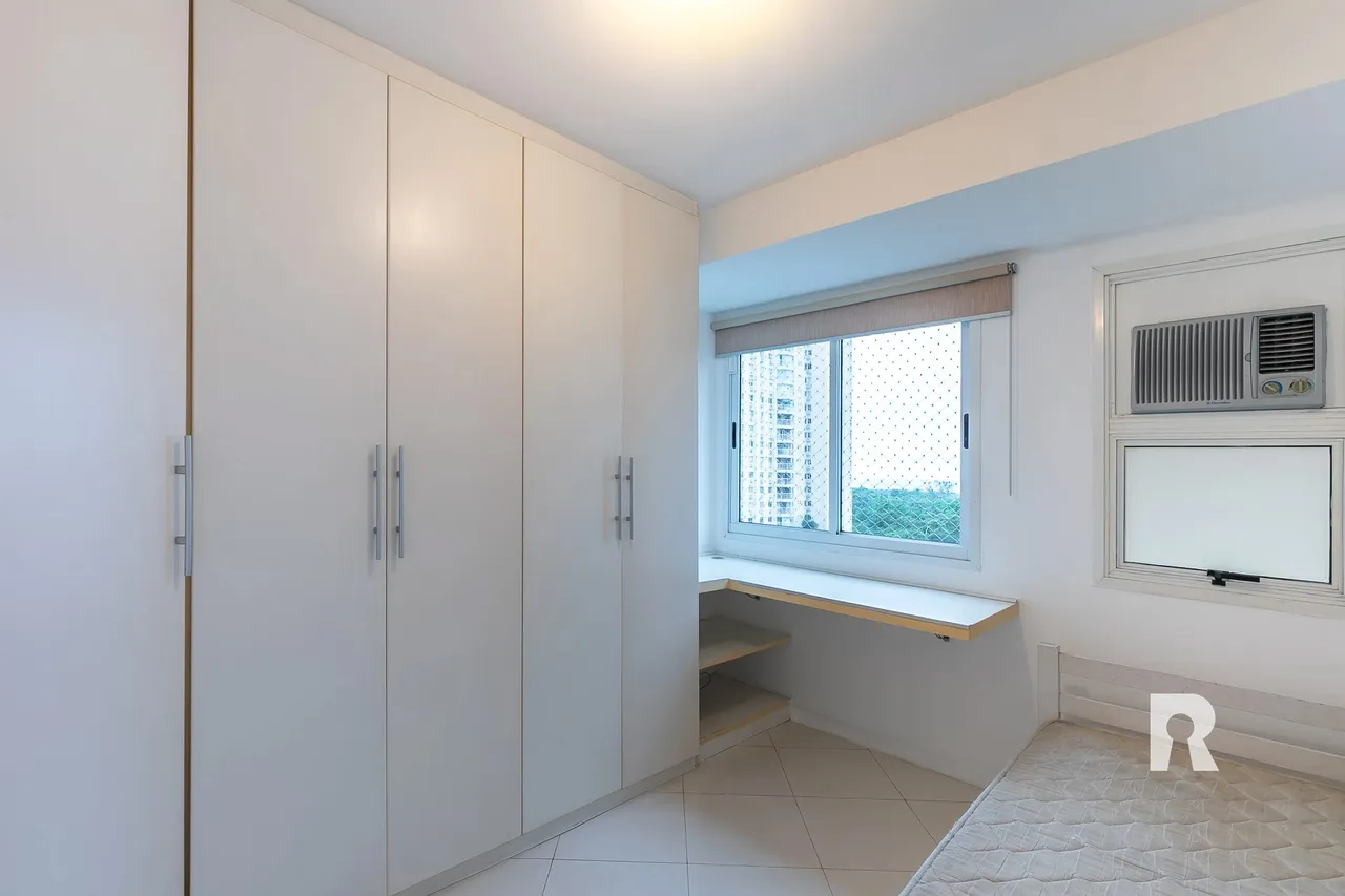 Floor-to-ceiling windows in a 2-bedroom apartment, 100 m² — photo 9