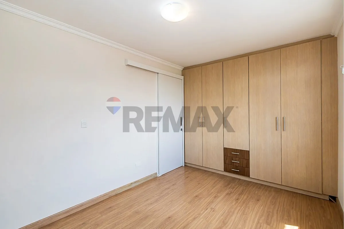 Wood or laminate floors in a 2-bedroom apartment, 70 m² — photo 5