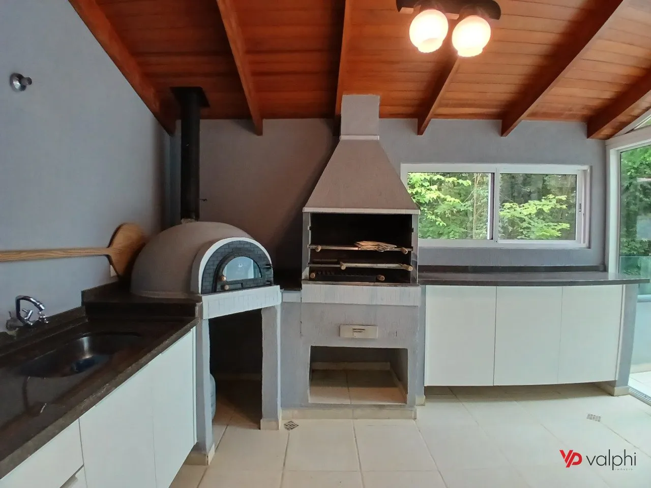 4-bedroom house with a grill on the balcony — photo 29