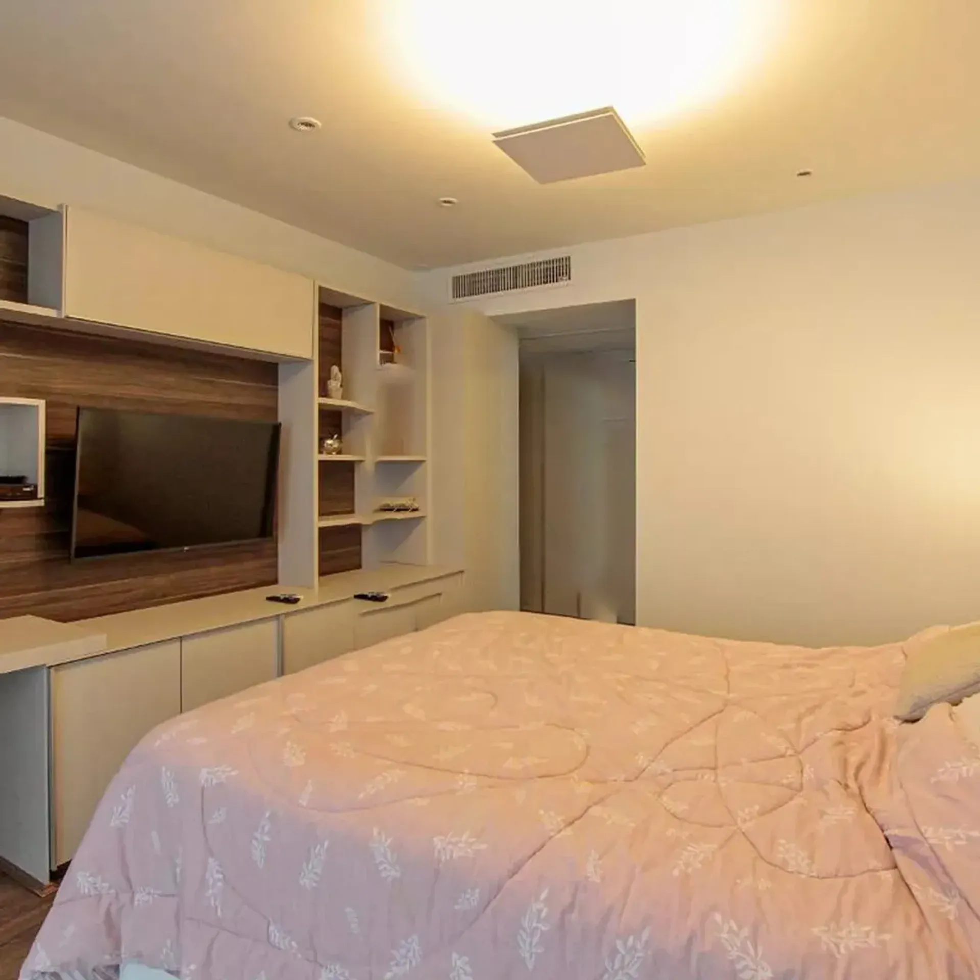 Furnished apartment, 105 m², with a glass-enclosed balcony — photo 14