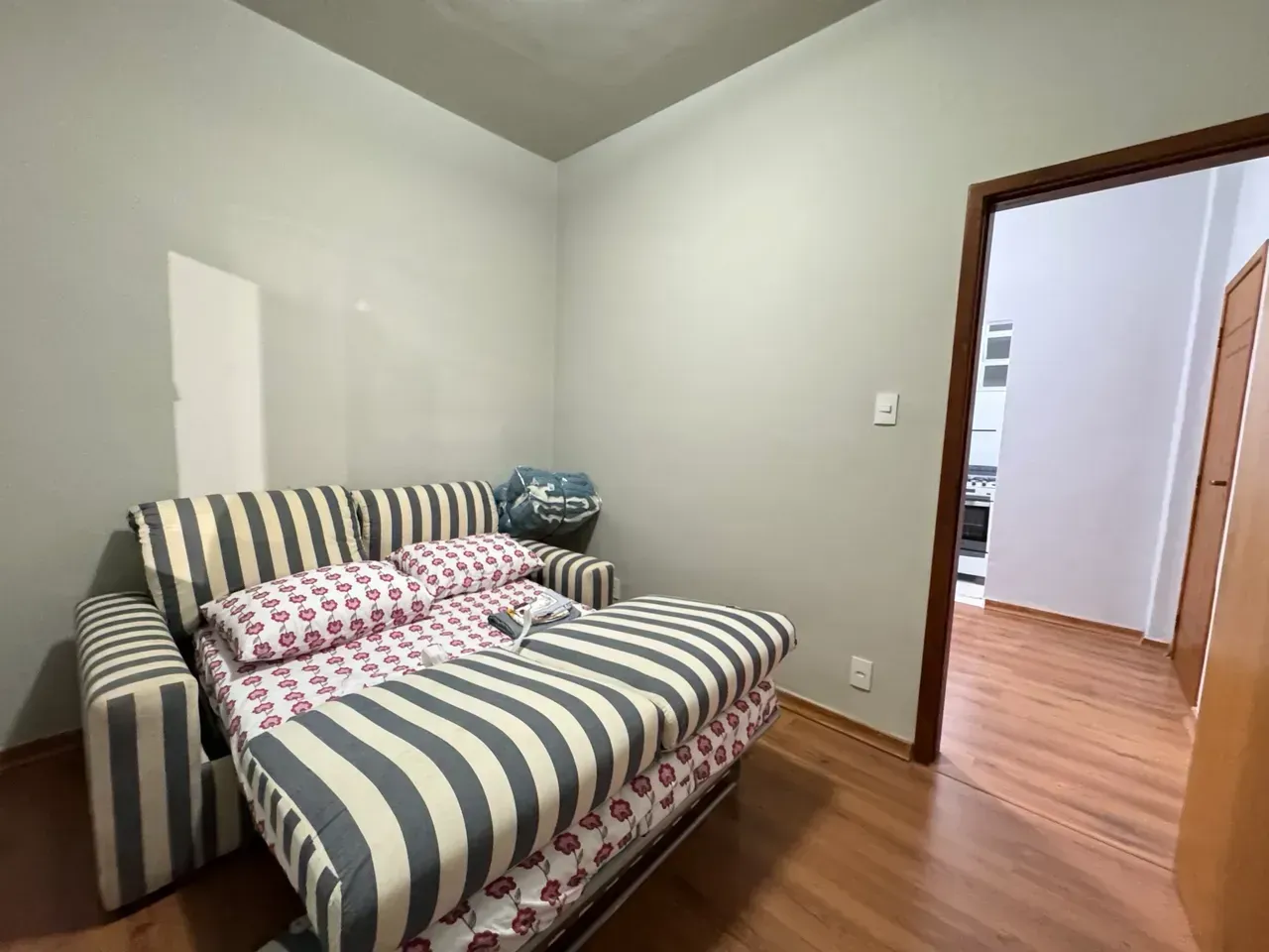Furnished 1-bedroom apartment with a gas stove — photo 8