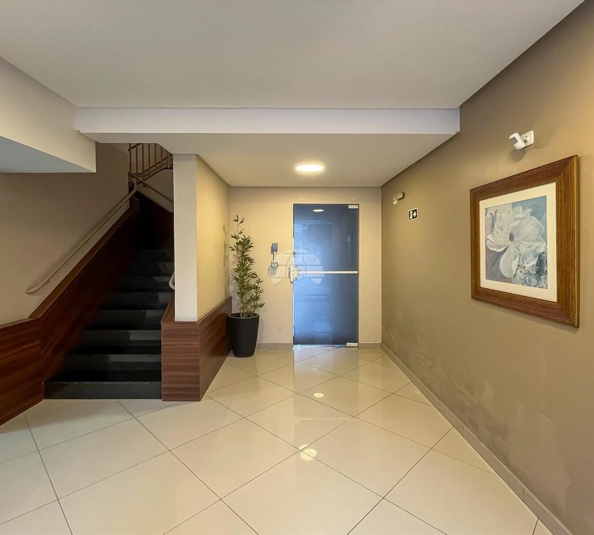 One-bedroom apartment with a dryer — photo 33