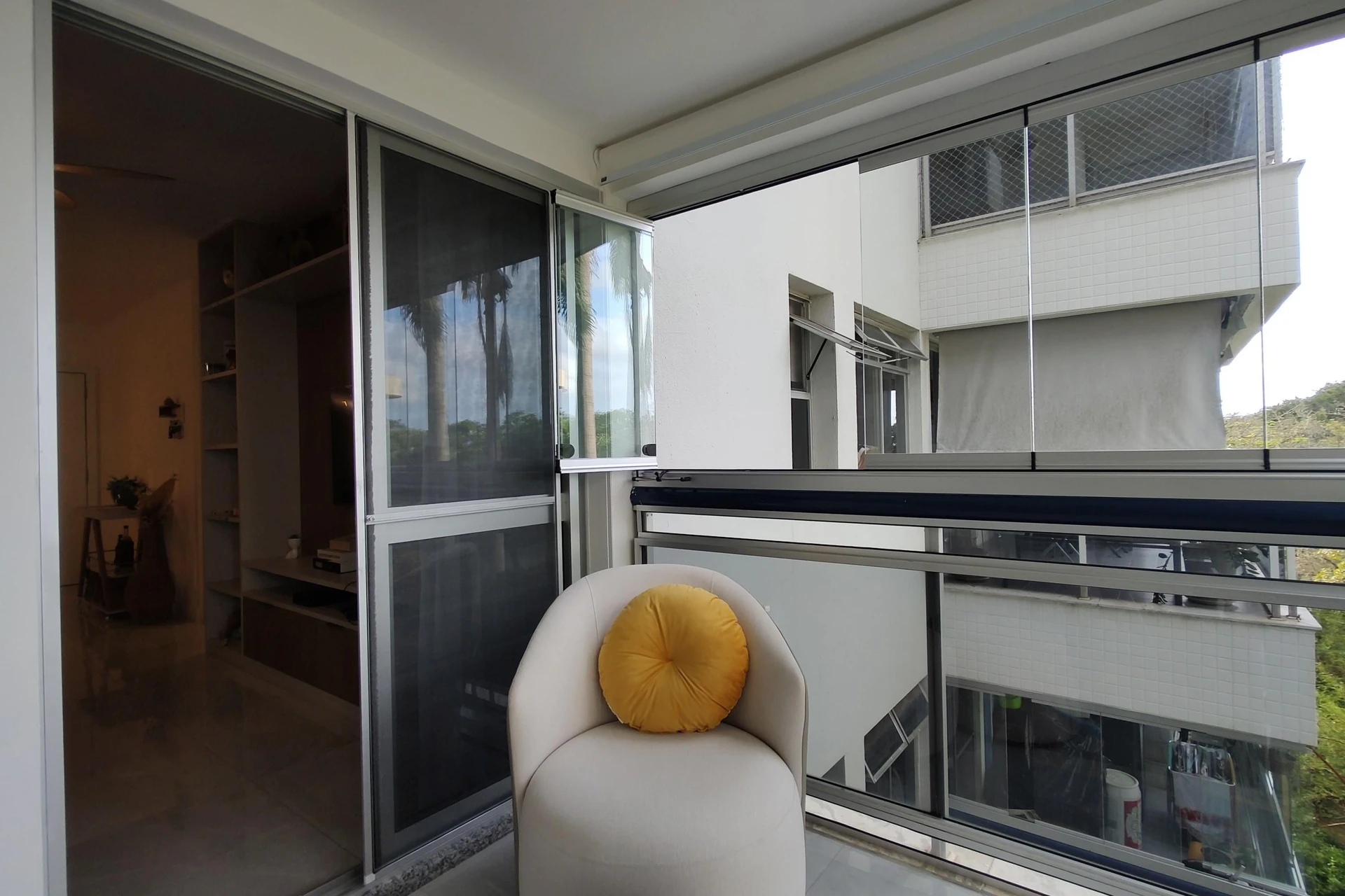 3-bedroom apartment with a walk-in closet — photo 61