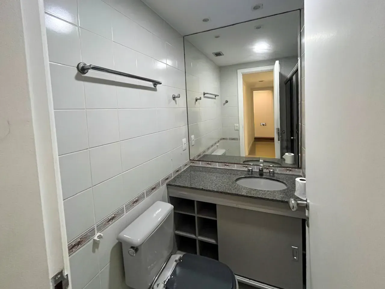 3-bedroom apartment with a washing machine — photo 10