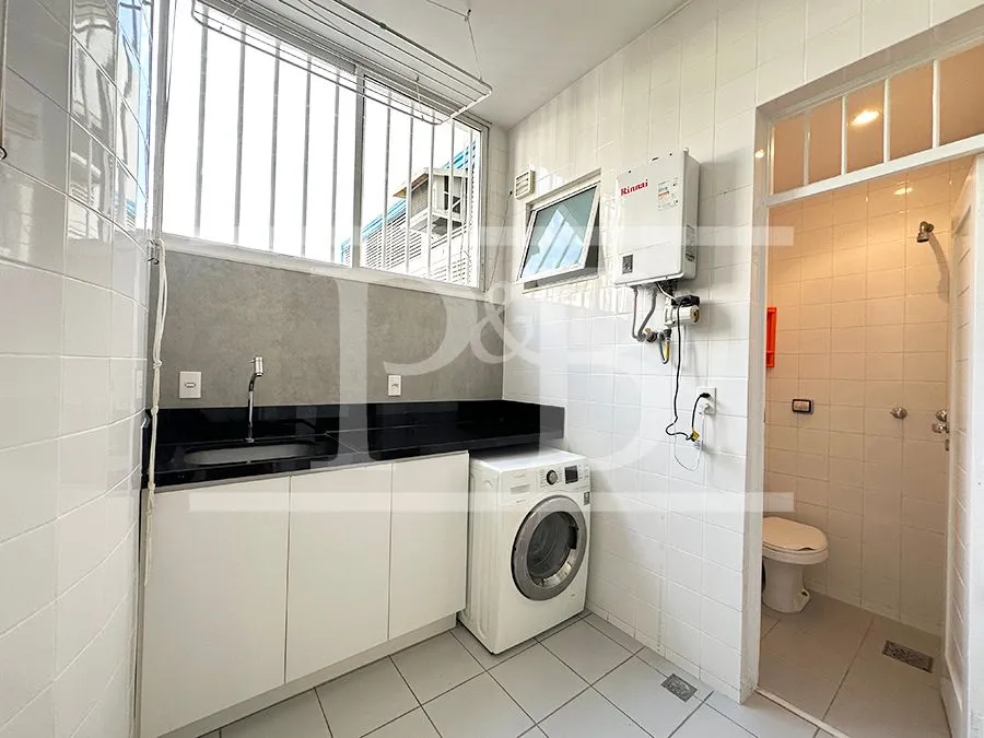 135 m² apartment with a home office and a bathtub — photo 20