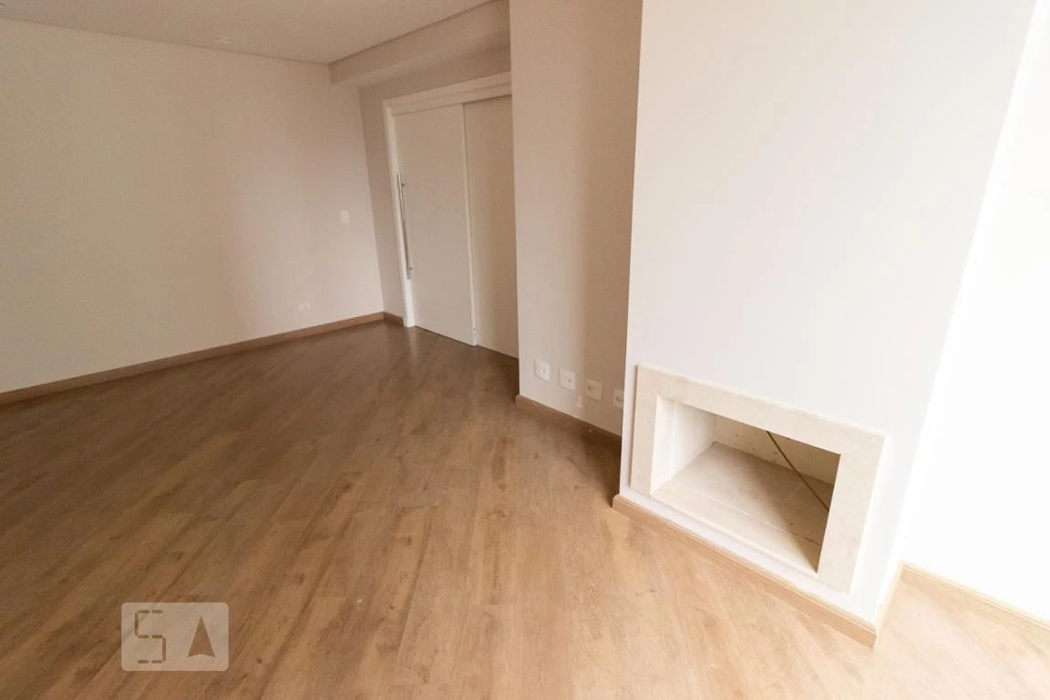 Bathtub in a 4-bedroom apartment, 255 m² — photo 54