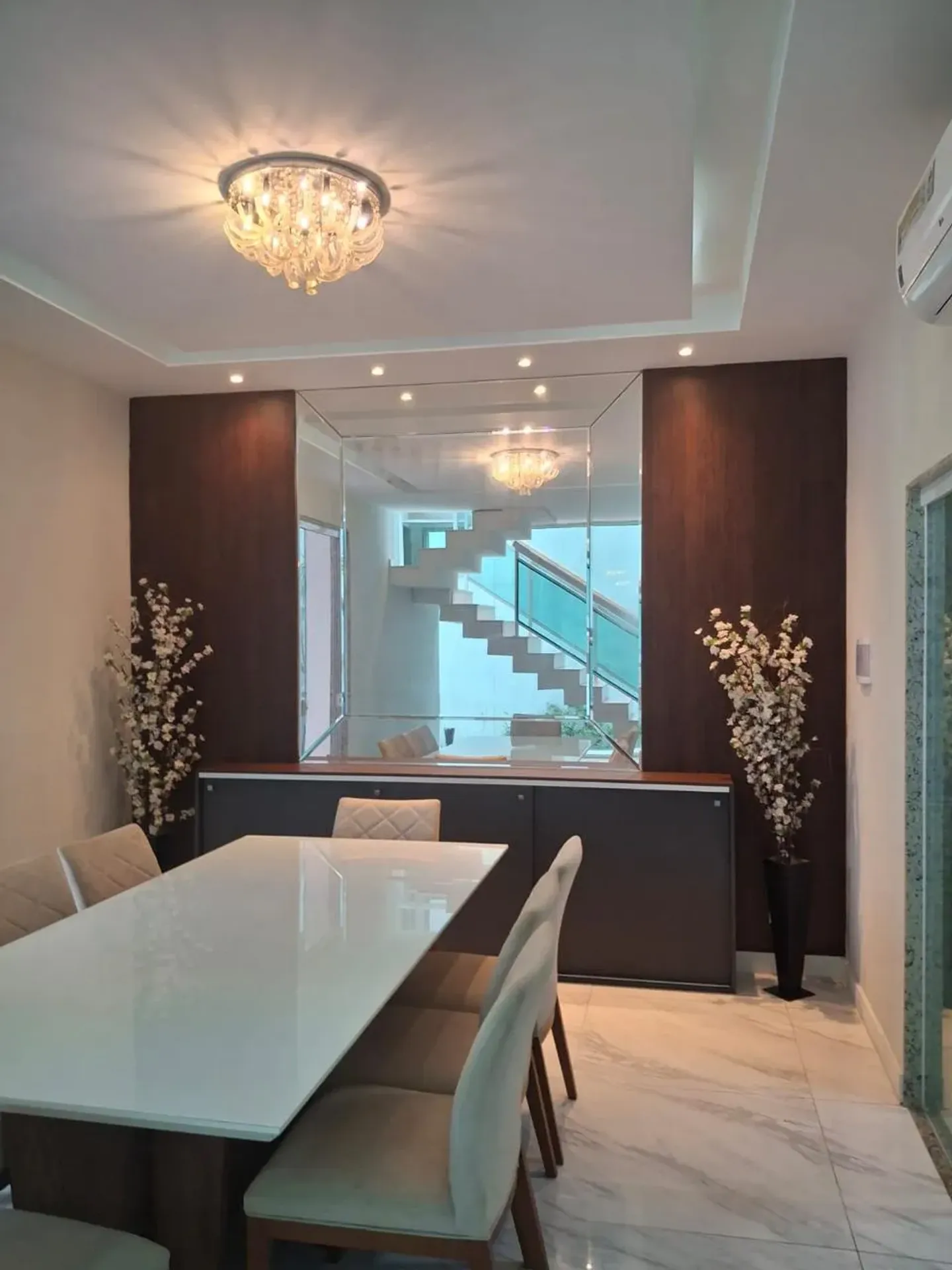 Furnished house with 4 suites and 5 bathrooms, 434 m² — photo 19