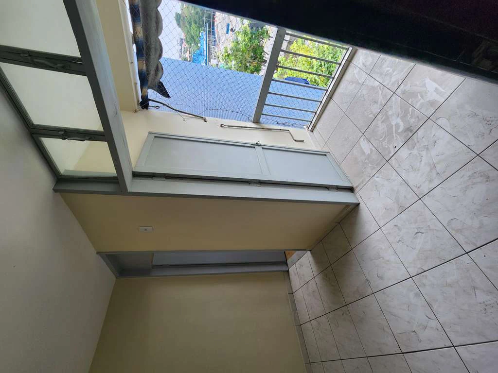2-bedroom apartment with balcony, no parking — photo 4