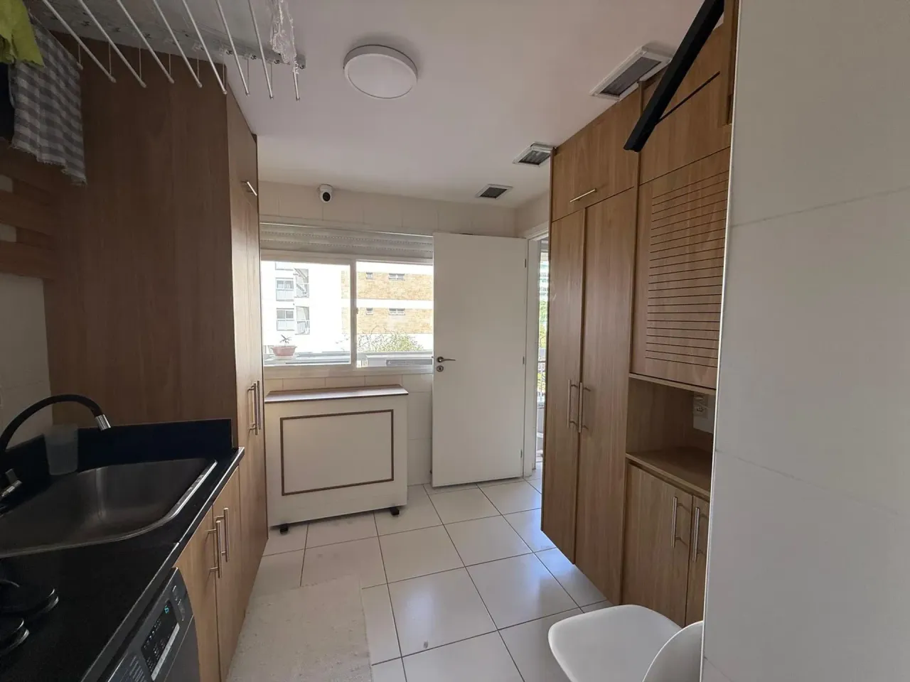 Furnished apartment with 4 bedrooms and 5 bathrooms — photo 15
