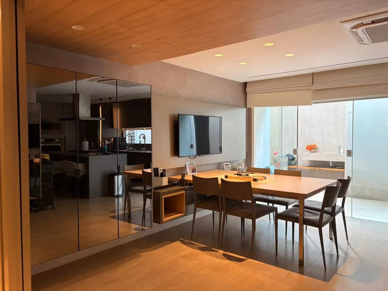 373 m² house with a home office and a grill on the balcony — photo 23
