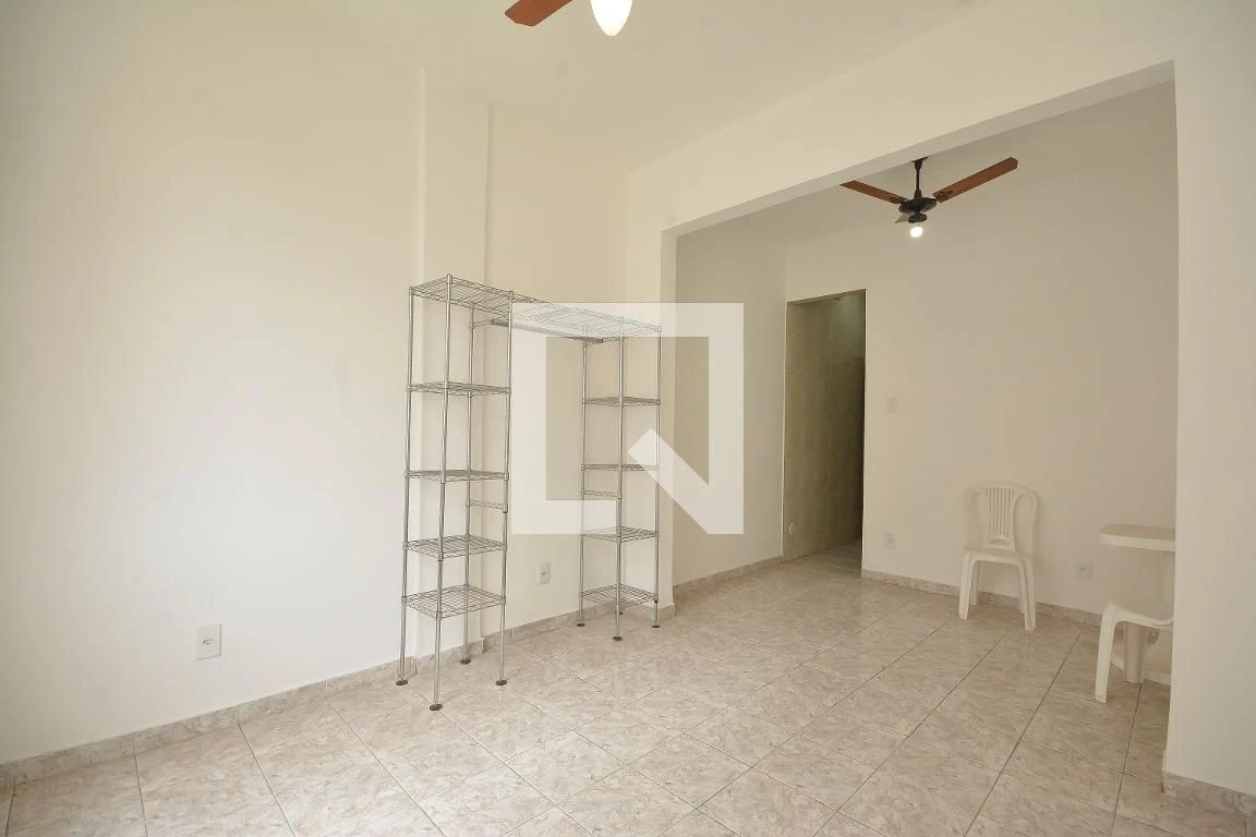 Apartamento sem mobília com vista da janela e 1 quarto — photo 18