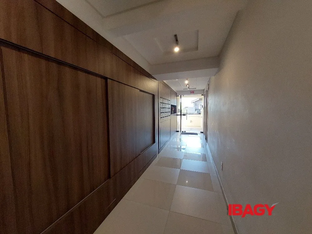 Unfurnished 1-bedroom apartment with 54 m² — photo 18