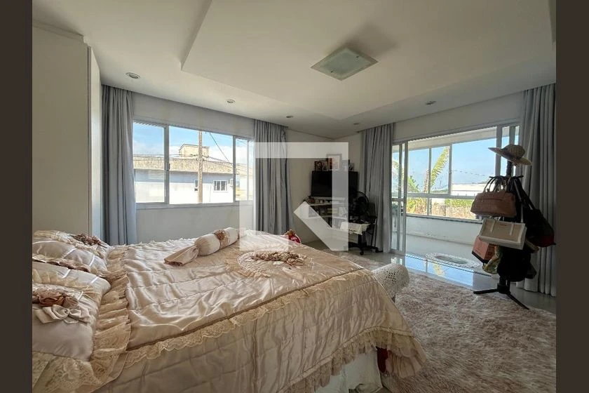 Casa con 5 dormitorios y 2 suites con jardín privado
