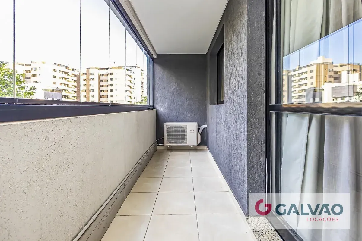 Apartment on the 6th floor with a glass-enclosed balcony — photo 4