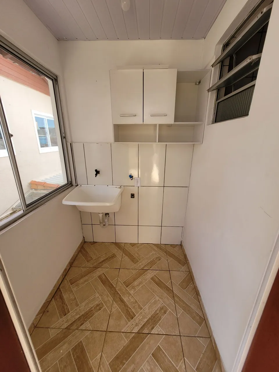 Furnished studio with 1 bedroom and a balcony — photo 6