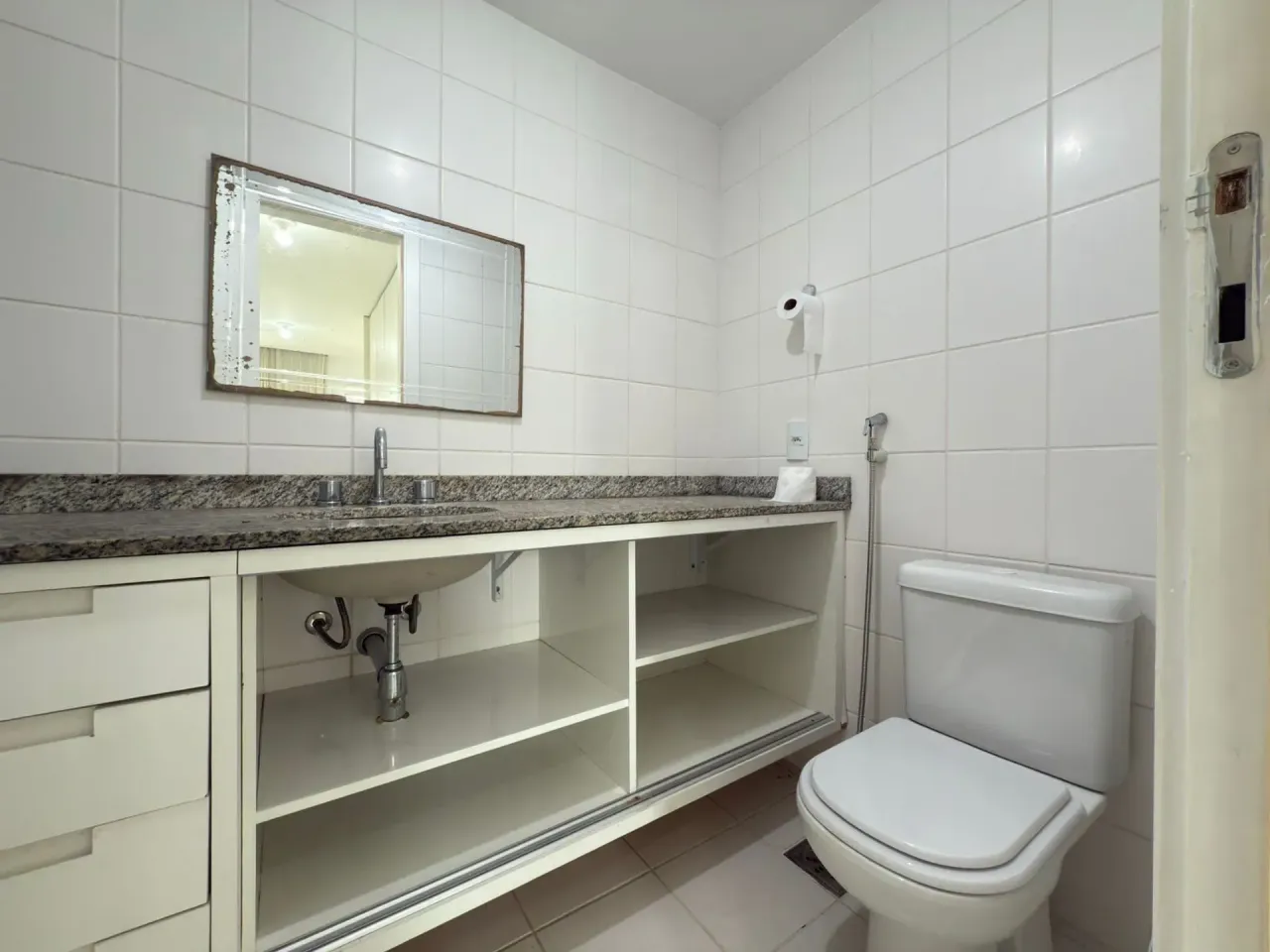 3-bedroom apartment in a building with a gym — photo 6